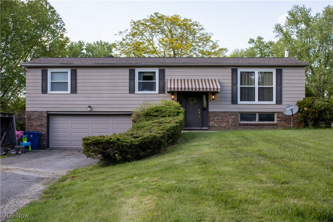 Property Photo: 6333 Warren Sharon Road OH 44403