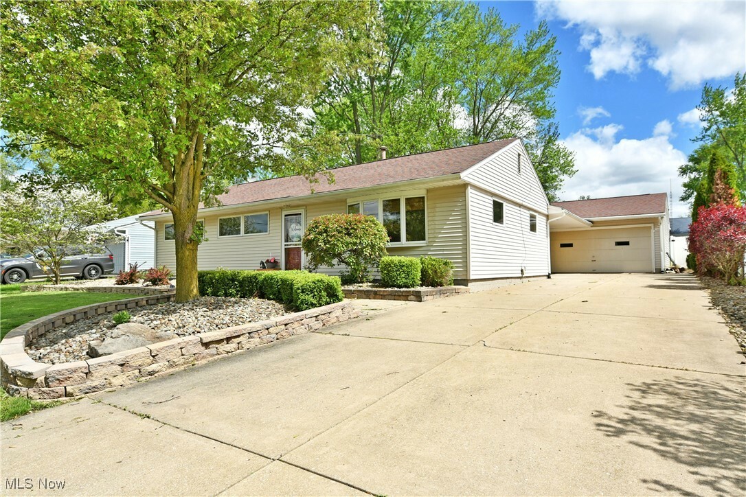 Property Photo: 788 Virginia Drive NW OH 44483