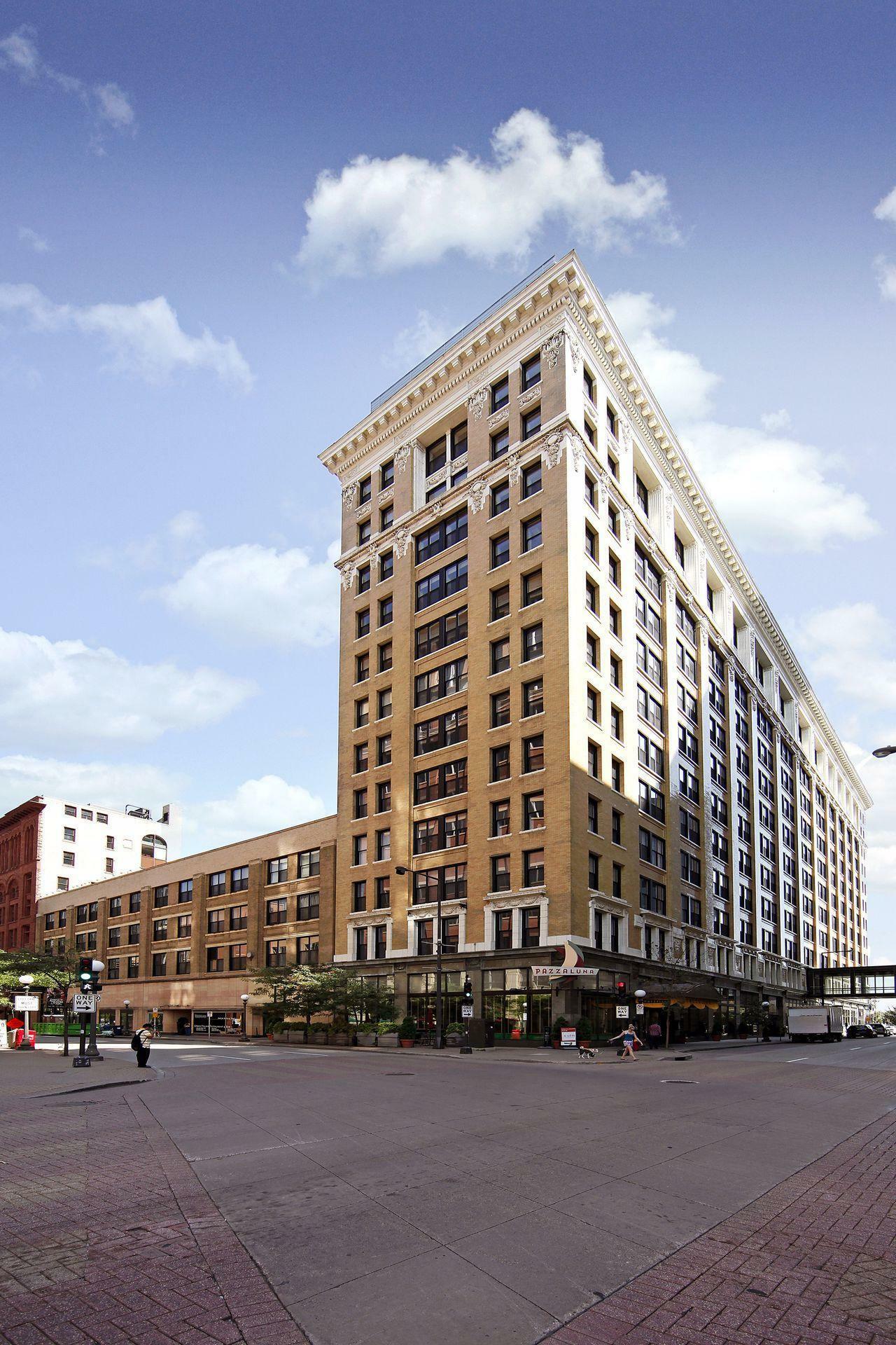 Property Photo: 350 Saint Peter Street 1009 MN 55102