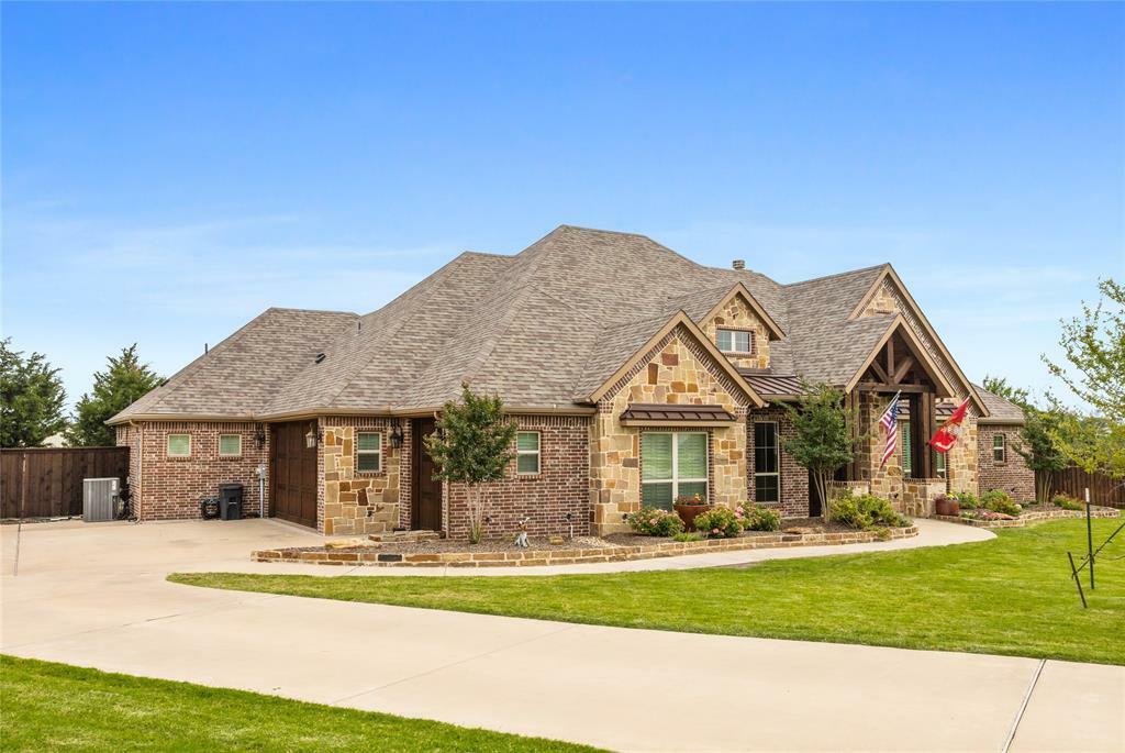 Property Photo: 4100 Roberts Lane TX 76065