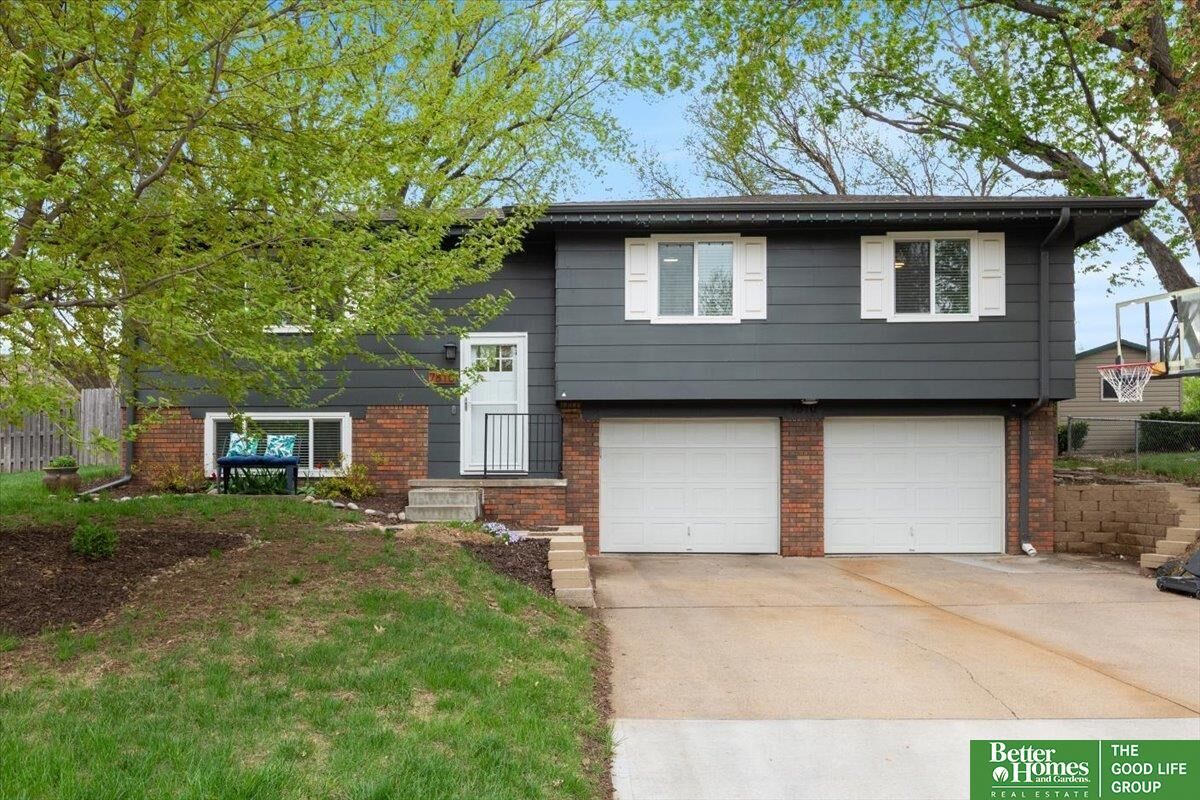 Property Photo: 7810 Elm Drive NE 68128