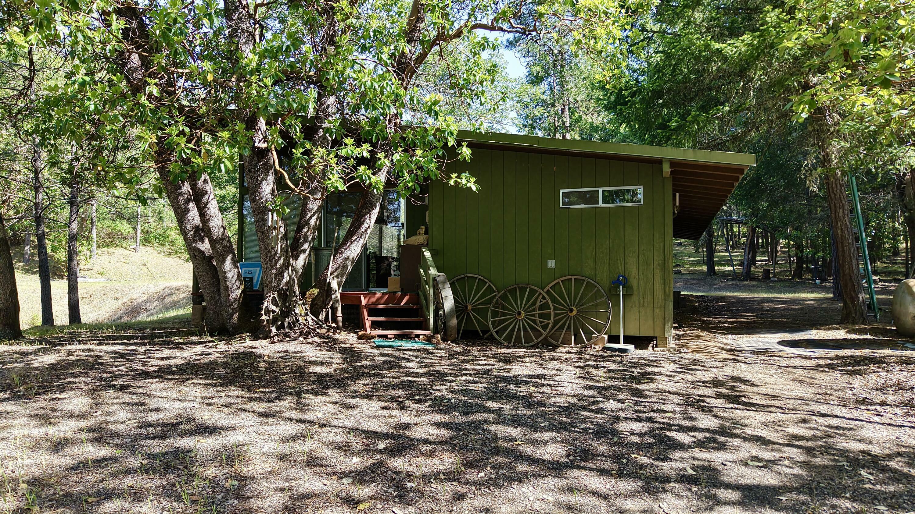 Property Photo: 13007 Perry Road OR 97502
