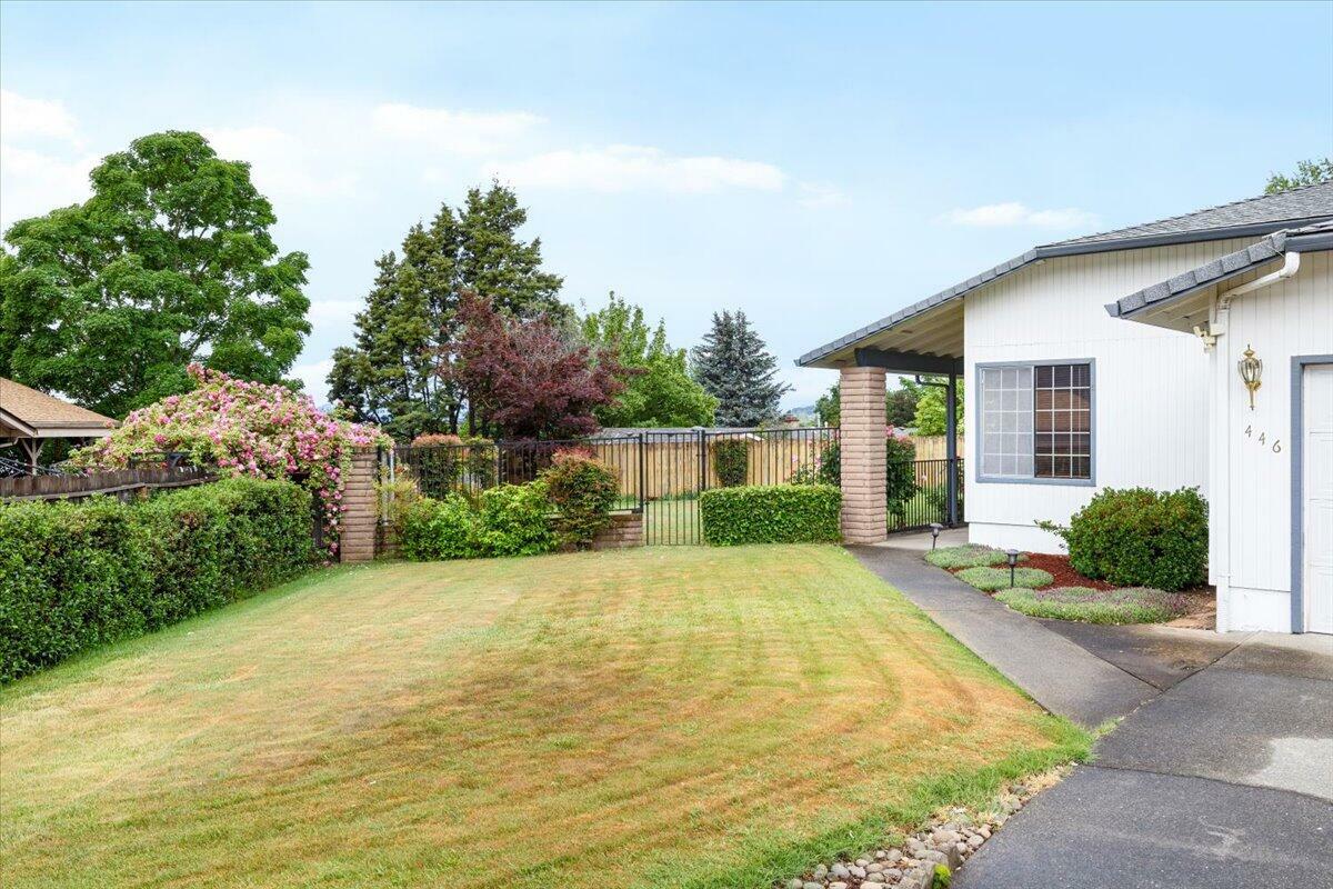 Property Photo: 446 NE Sovereign Avenue OR 97526
