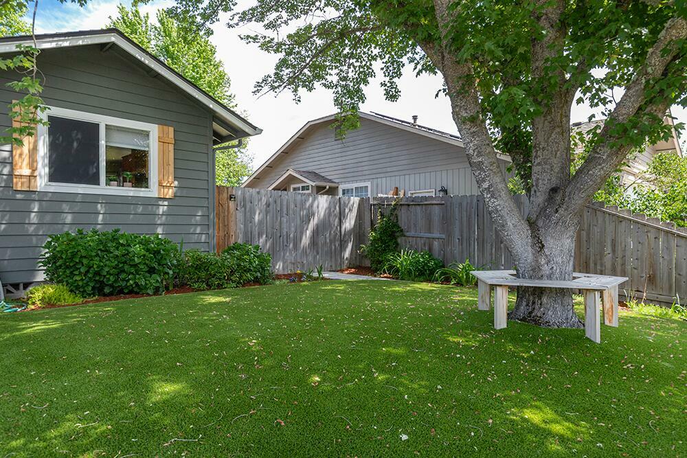 Property Photo: 2126 SW Webster Road OR 97526