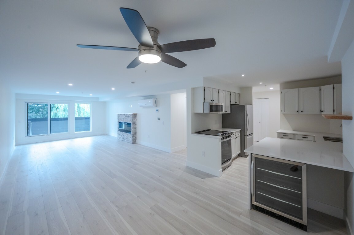 Property Photo:  217 Elm Avenue 207  BC V2A 3W1 