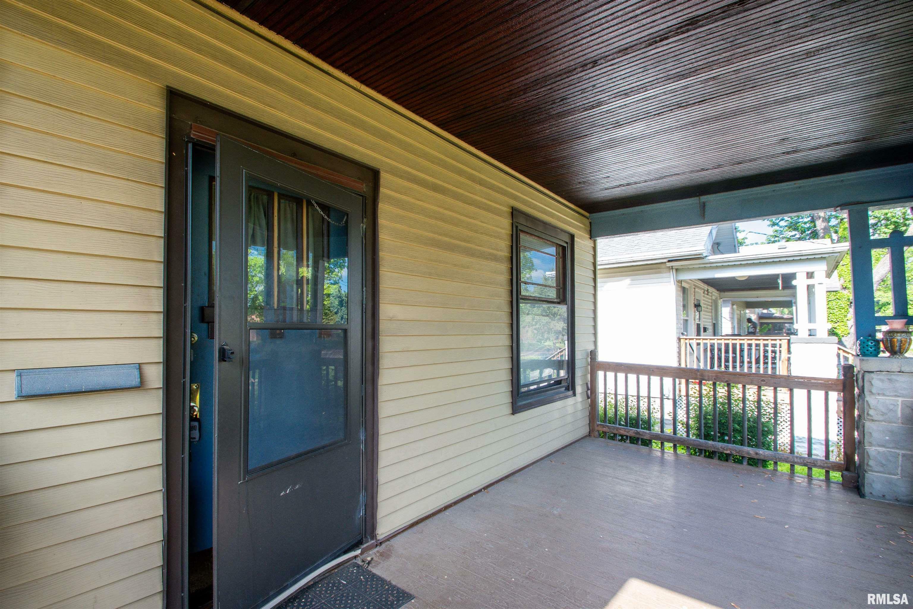 Property Photo: 112 E Gift Avenue IL 61603