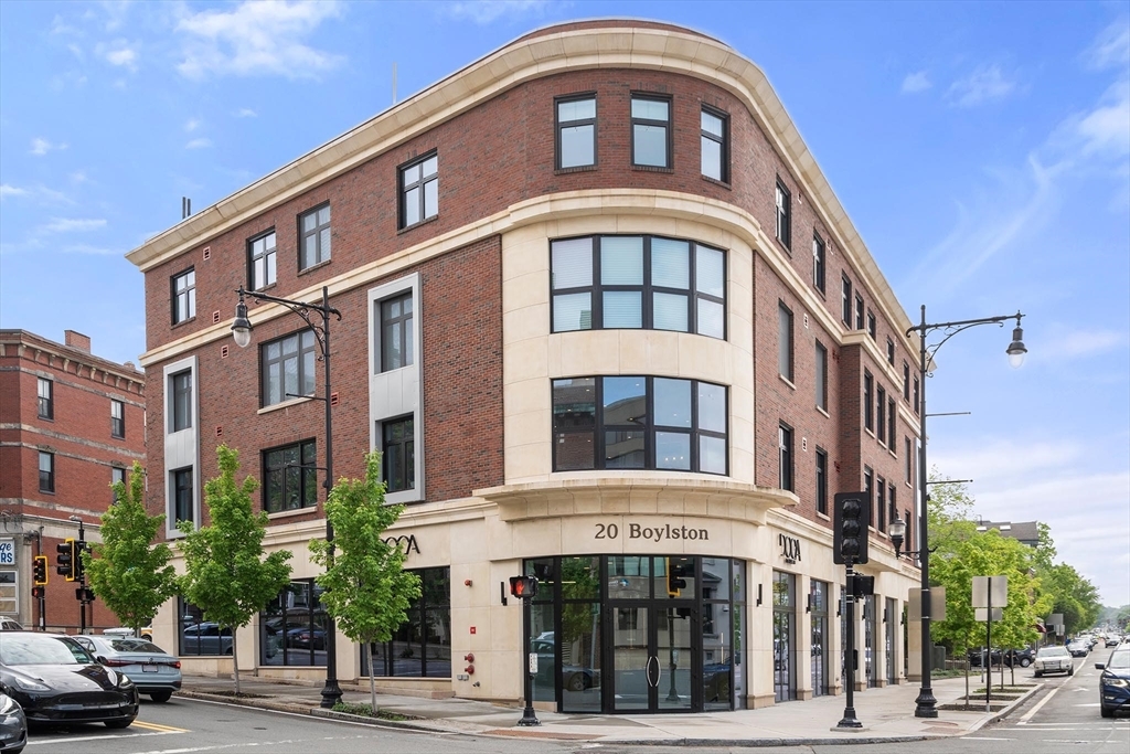 Property Photo: 69 Walnut St 4 MA 02445