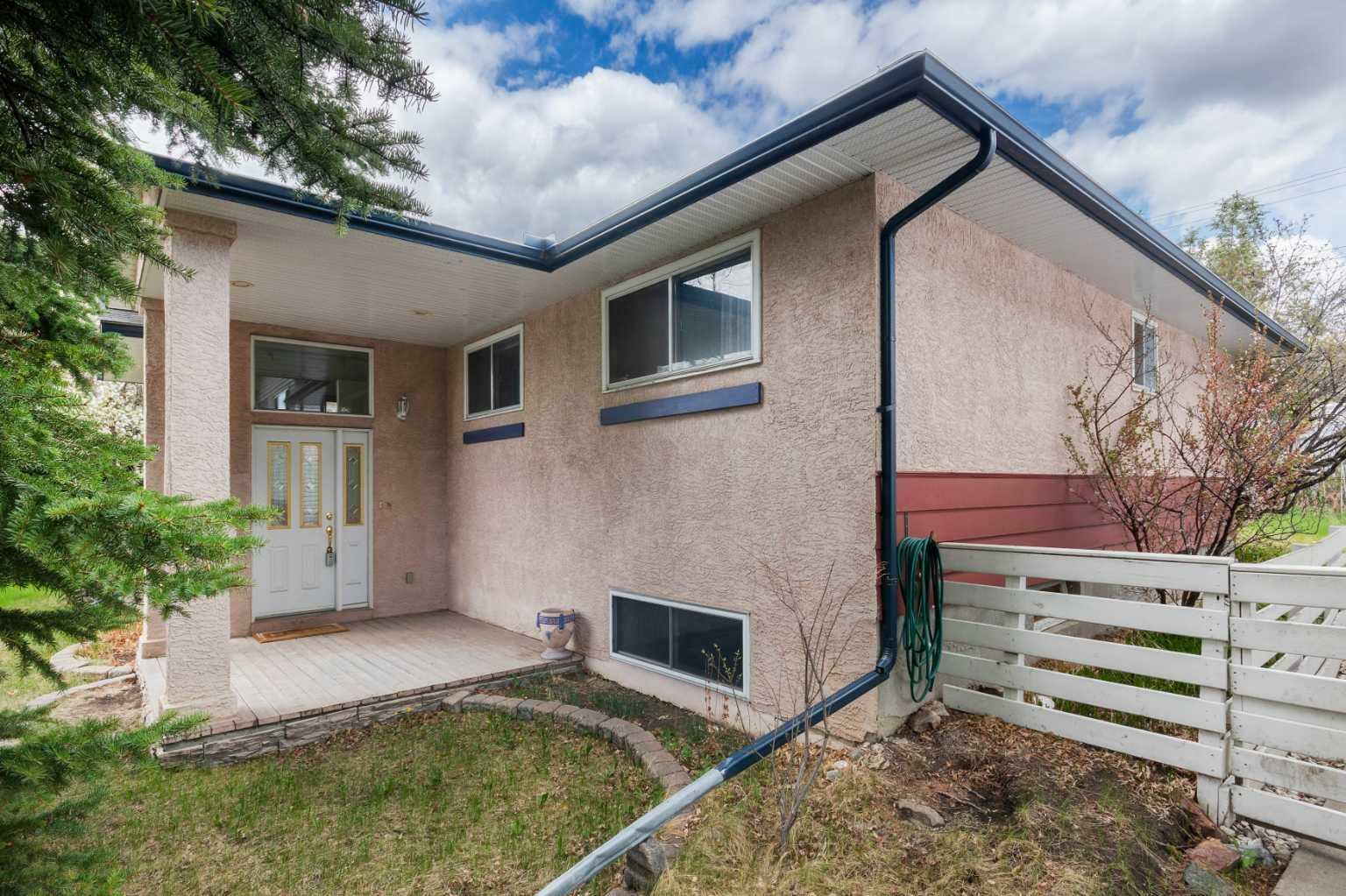 Photo de la propriété:  152 Capri Avenue NW  AB T2L 0H5 