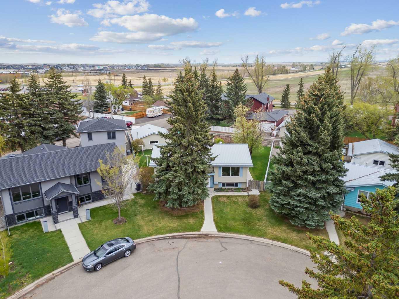 Property Photo:  201 11 Avenue SW  AB T0L 1B0 