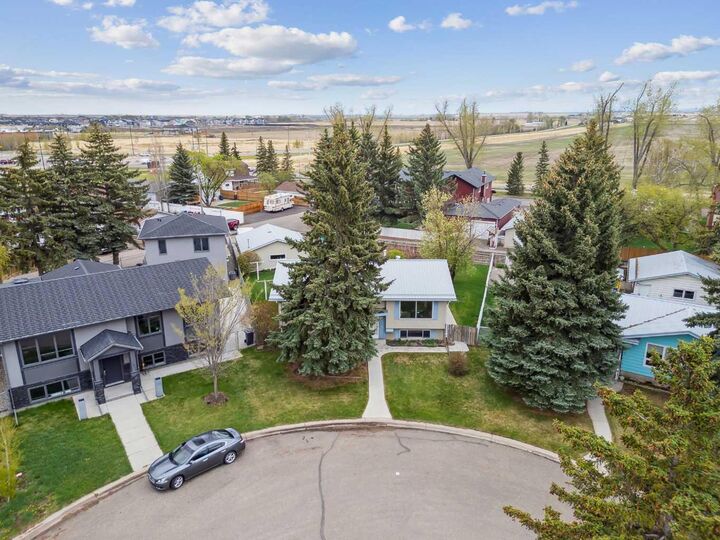 Property Photo: 201 11 Avenue SW AB T0L 1B0