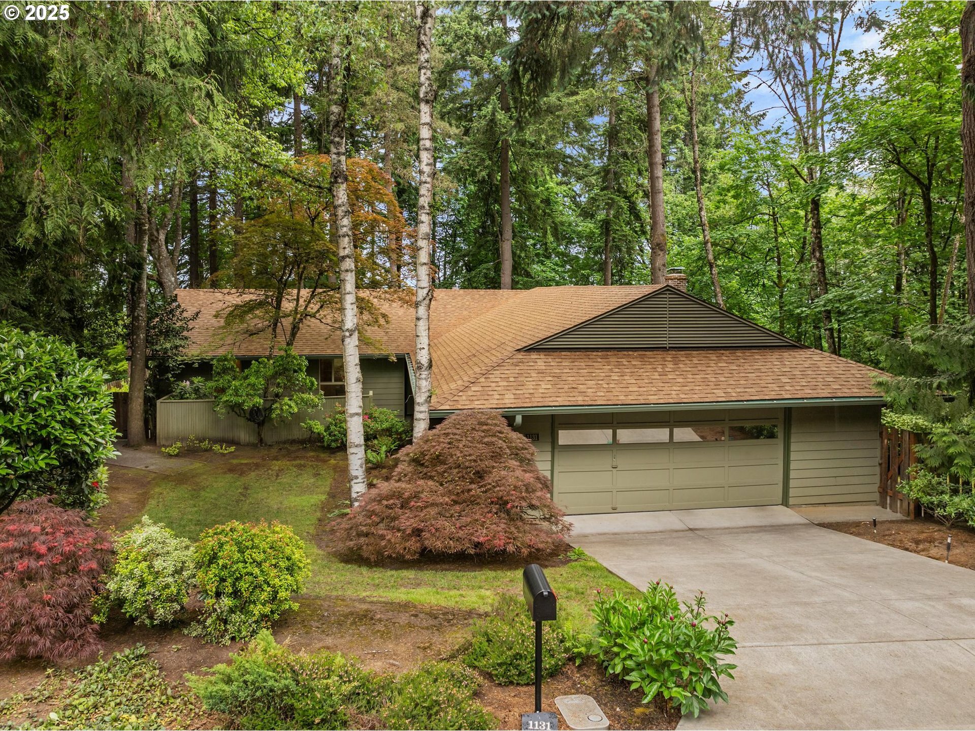Property Photo: 1131 Larch St OR 97034