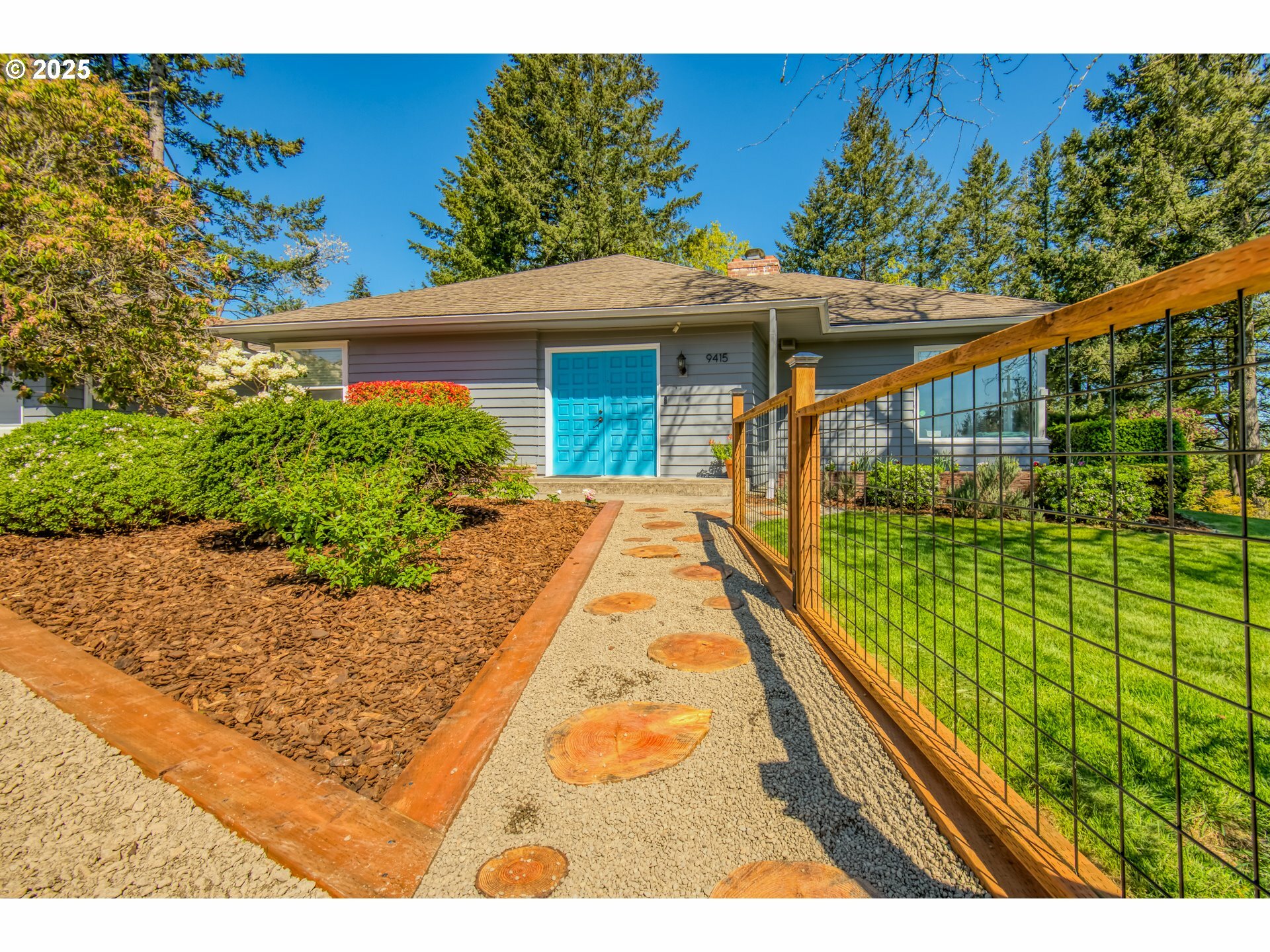 Property Photo: 9415 SE Ridgecrest Ct OR 97086