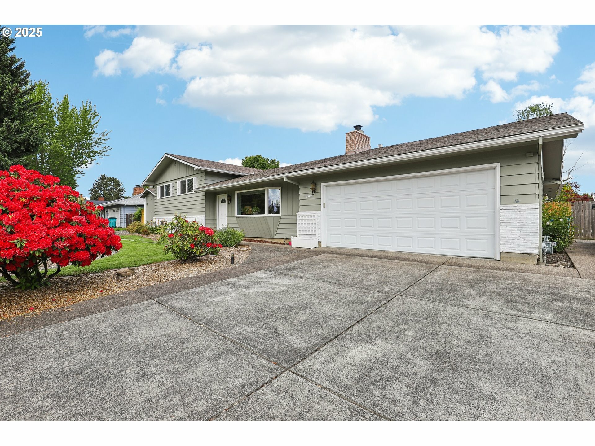 Property Photo:  10905 NW 36th Ave  WA 98685 