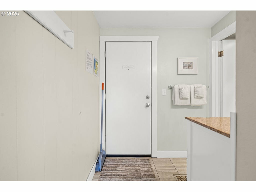 Property Photo: 1022 N Prom 201 OR 97138