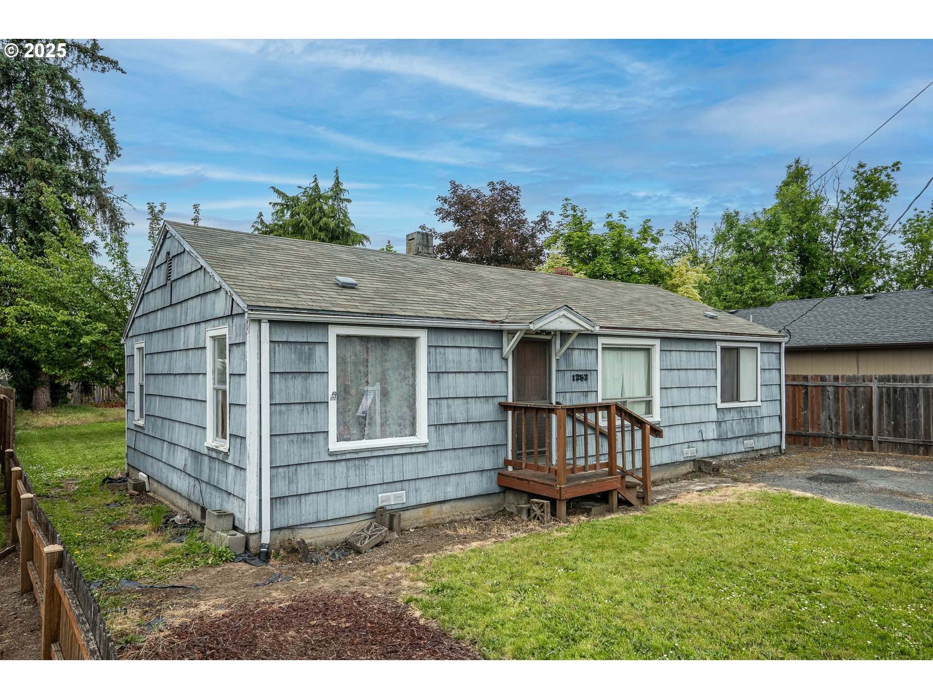 Property Photo: 1252 8th St OR 97477