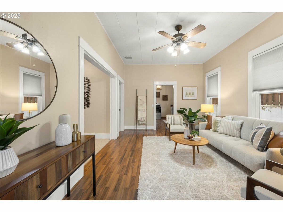 Property Photo: 1688 Sunset Ave OR 97068