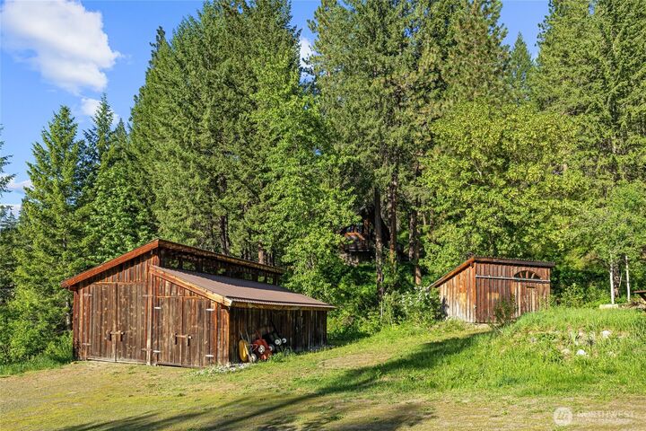 Property Photo:  4265  US Hwy 97  WA 98847 