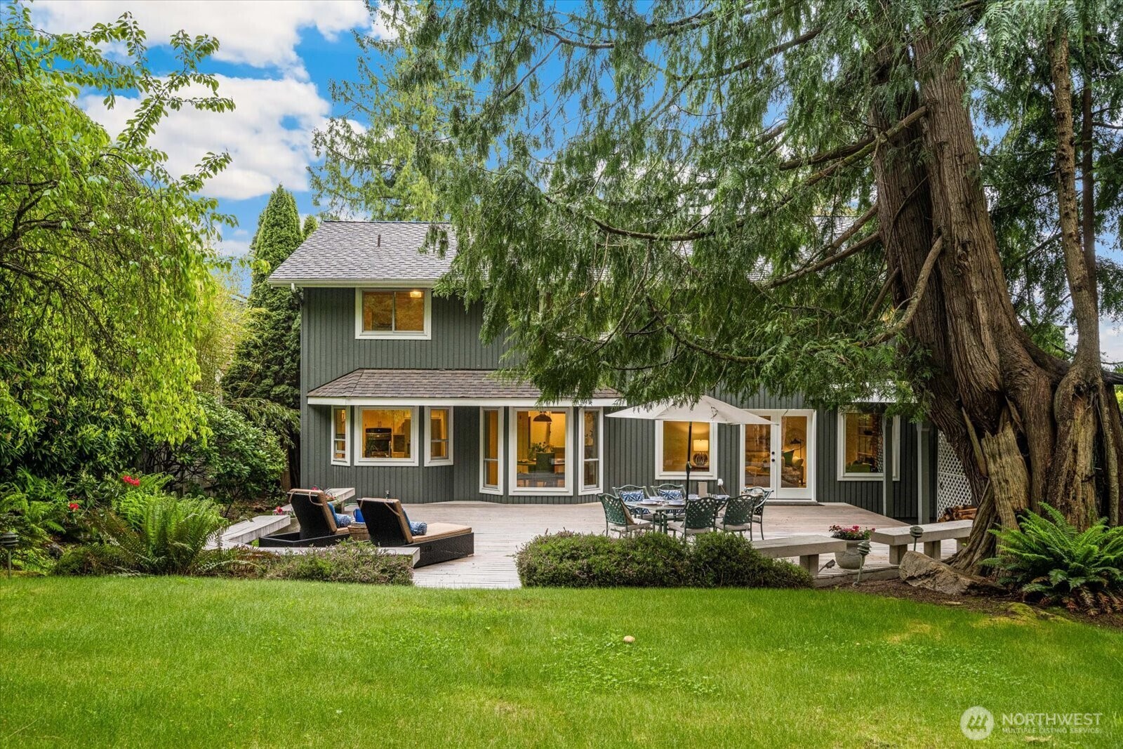 Property Photo:  14210  207th Place NE  WA 98077 