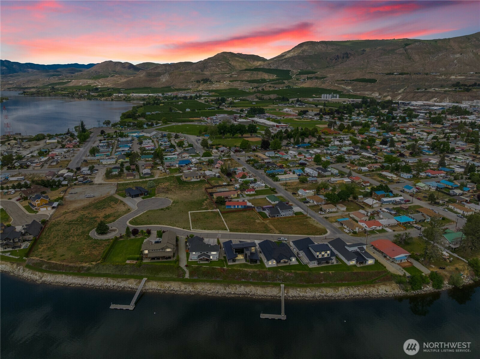 Property Photo: 713 1st Street S WA 98812