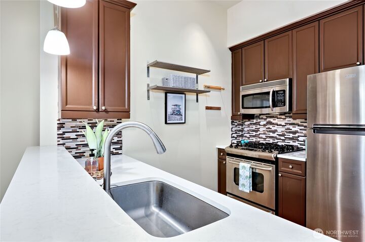 Property Photo: 400 Washington Avenue 415 WA 98337