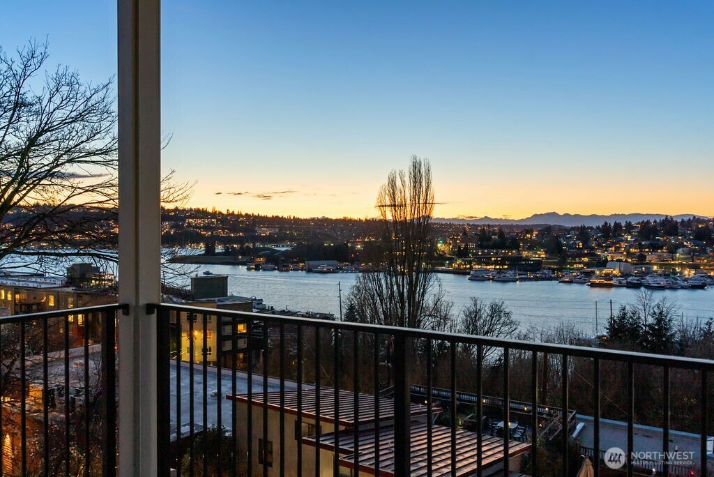 Property Photo: 2921 Franklin Avenue E A WA 98102