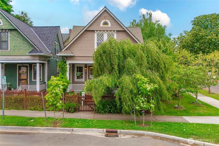Property Photo:  803 N 2nd Street  WA 98403 