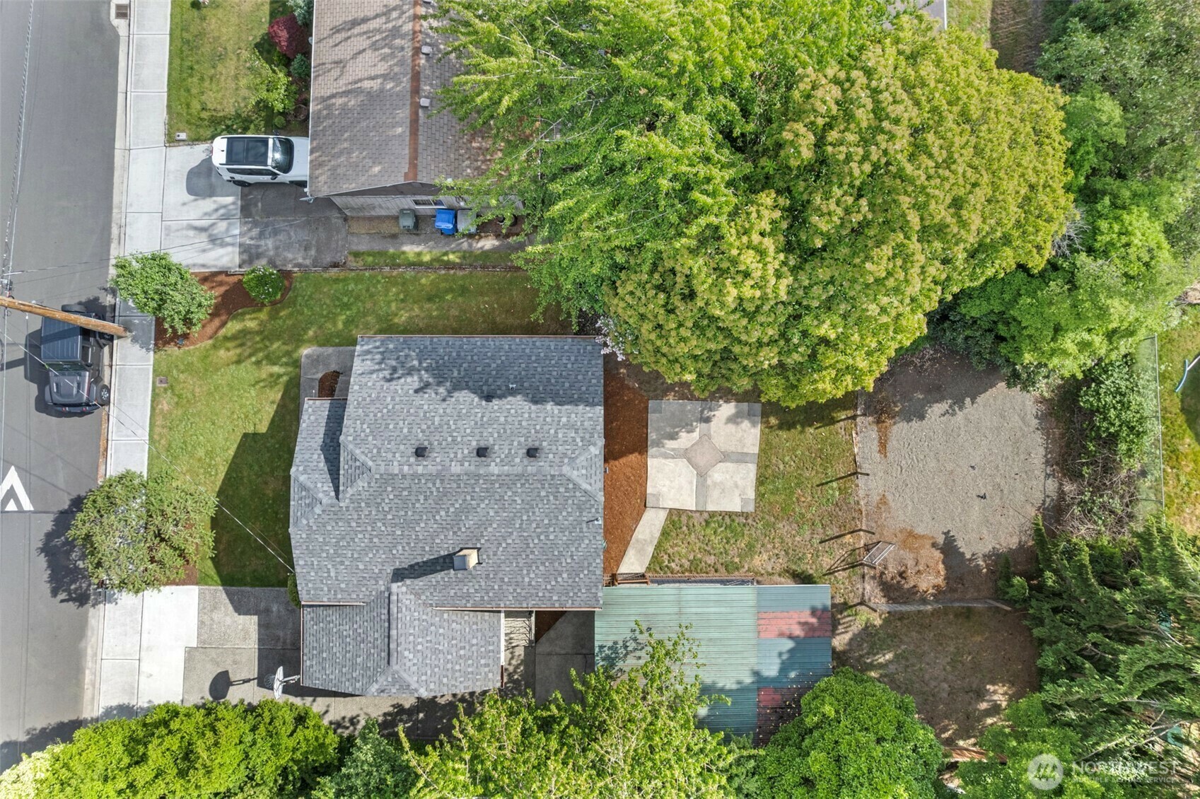 Property Photo:  706  4th Street NE  WA 98372 