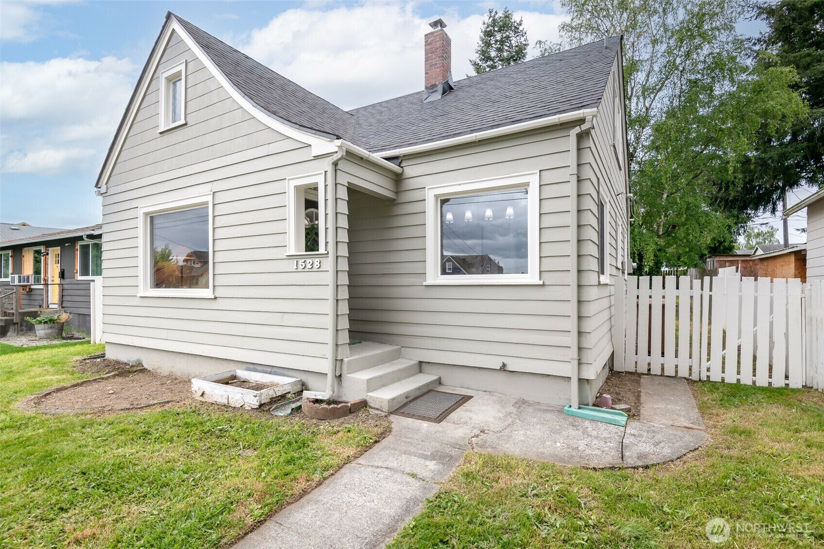 Property Photo: 1528 S Prospect Street WA 98405