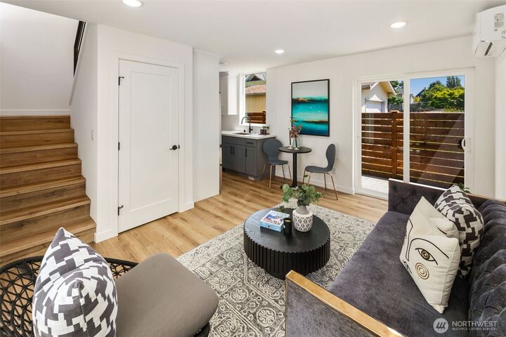 Property Photo:  817 C S Rose Street  WA 98108 