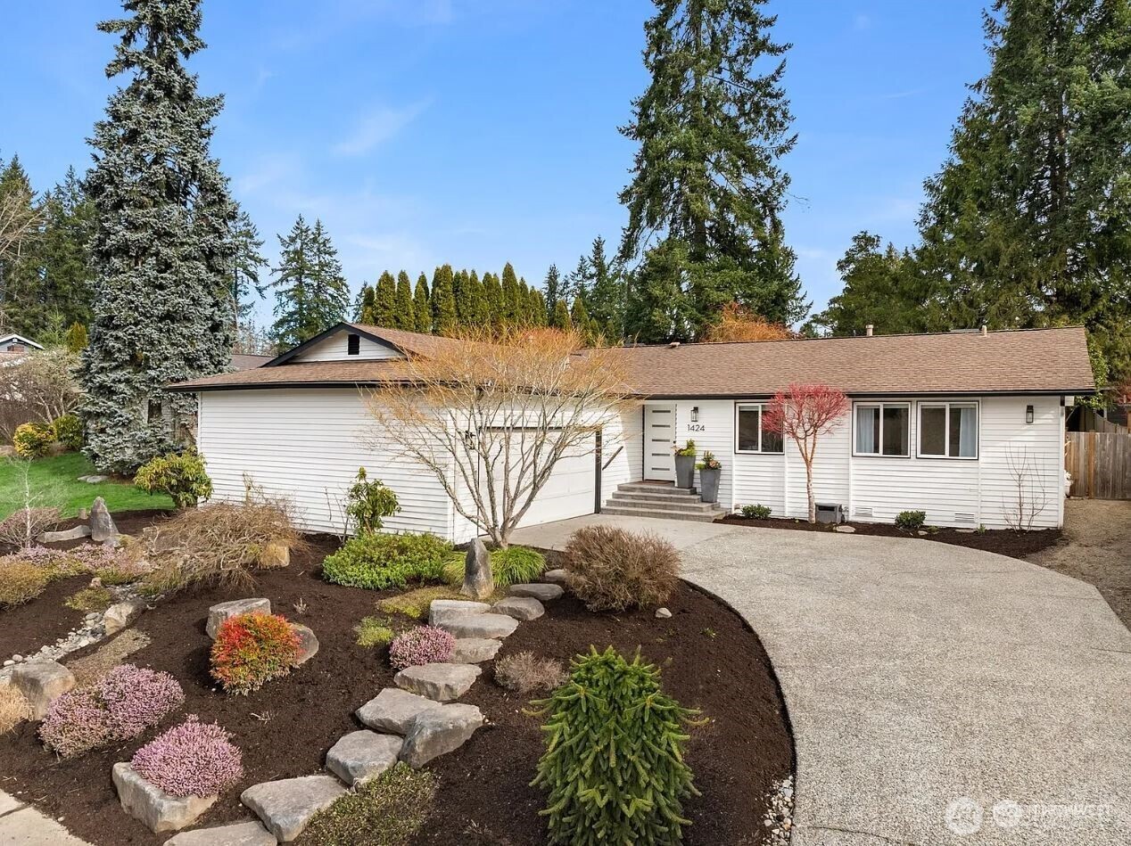 Property Photo: 1424 179th Place NE WA 98008