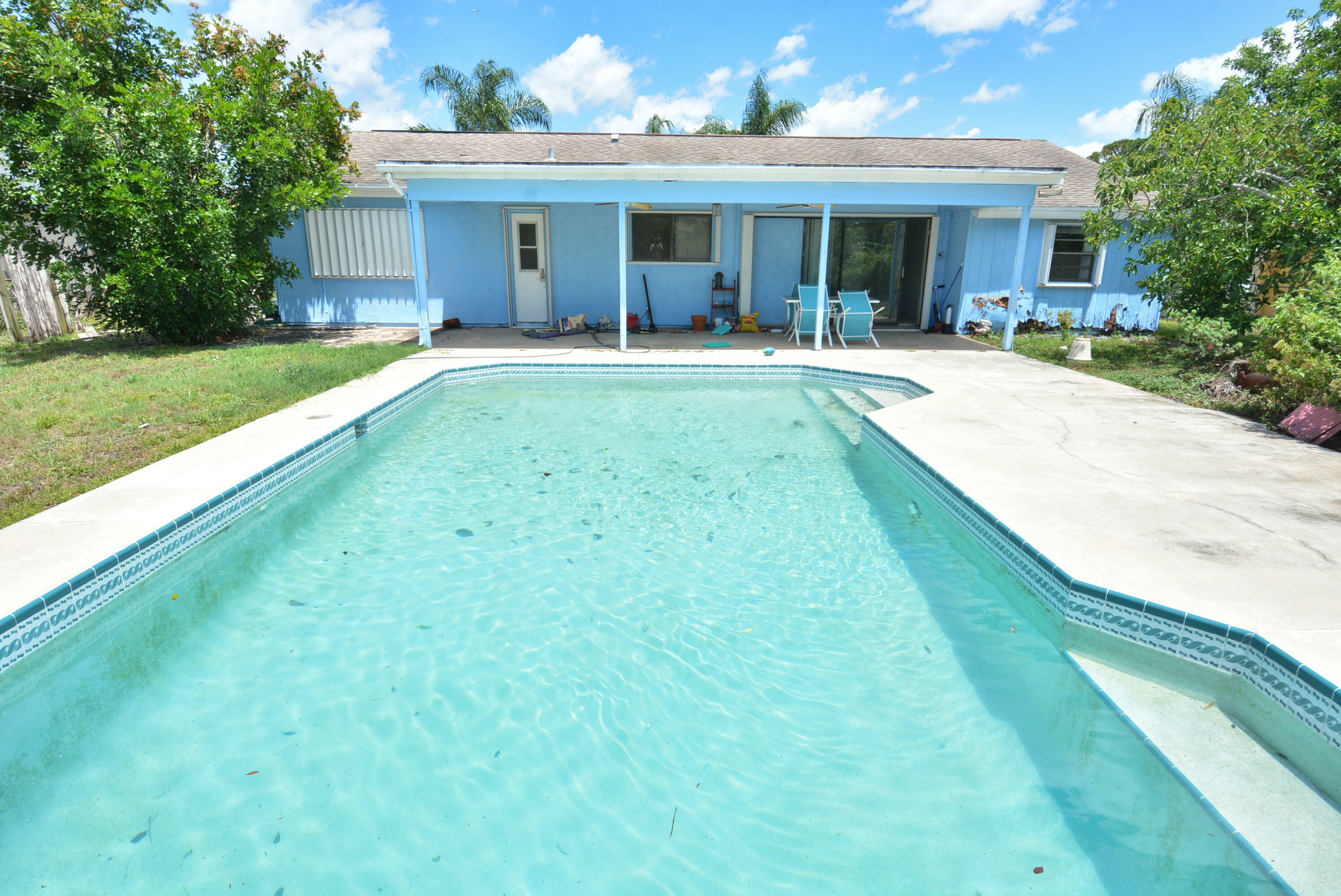 Property Photo: 420 SE Streamlet Avenue FL 34983