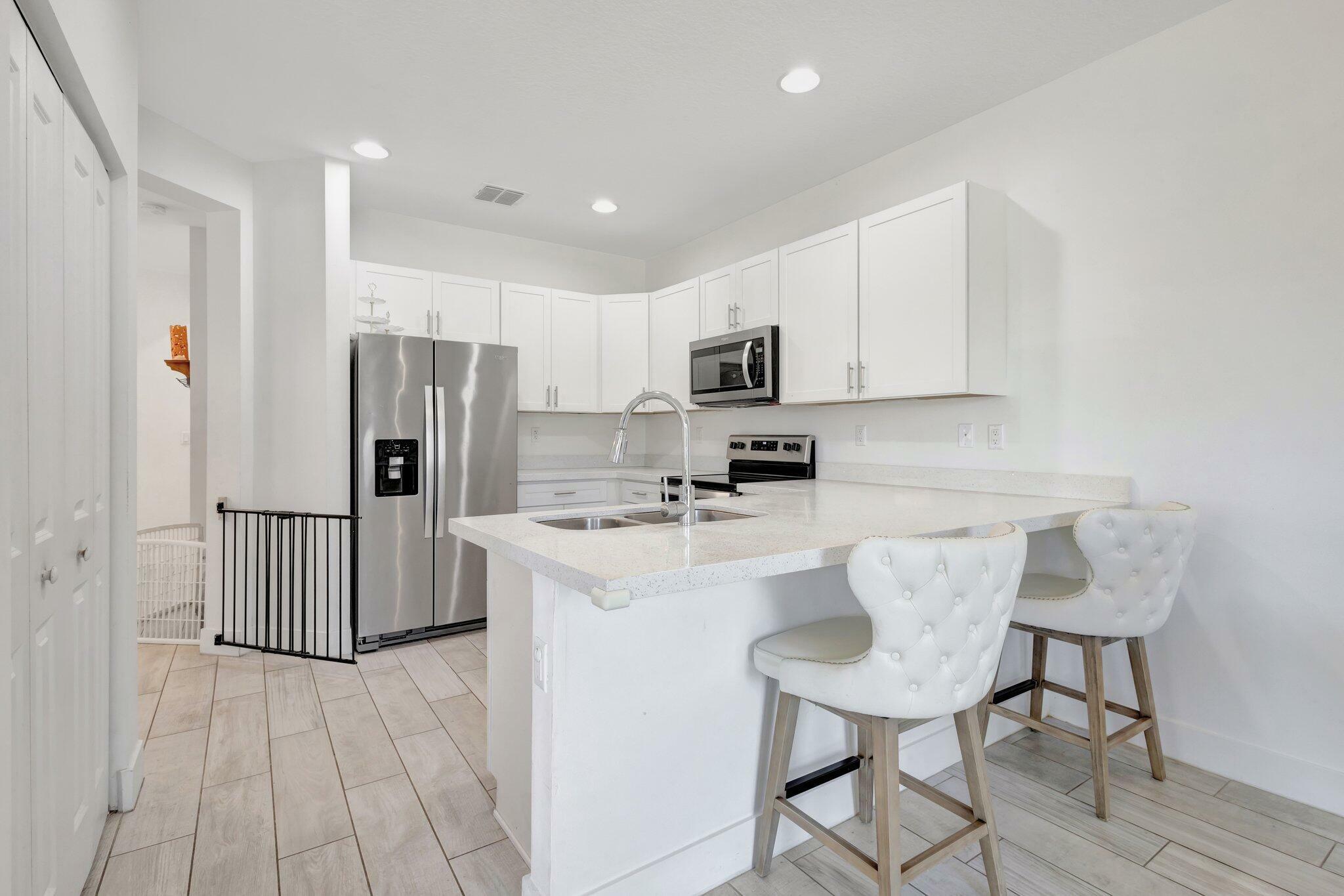 Property Photo: 4006 Sequoia Place W FL 33410