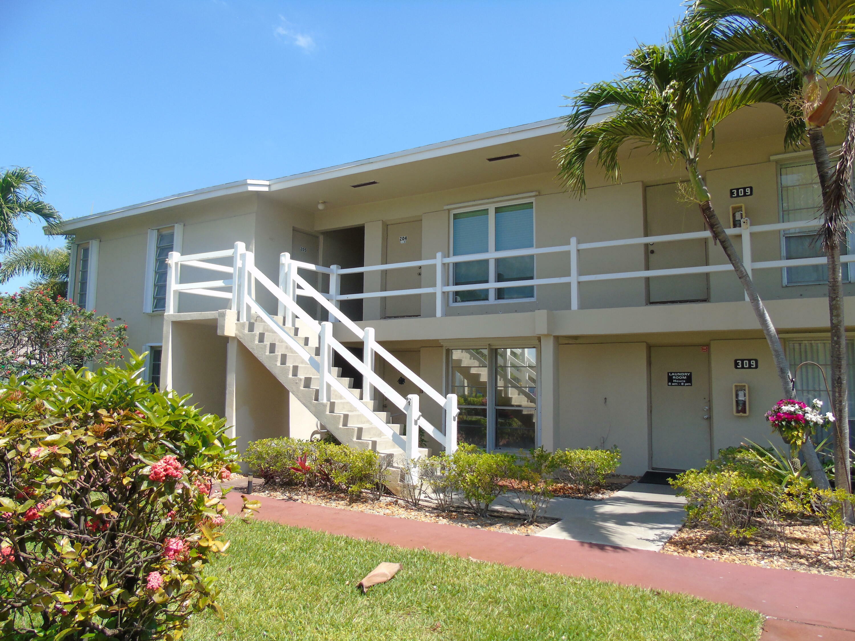 Property Photo: 309 Circle Drive S 204 FL 33435