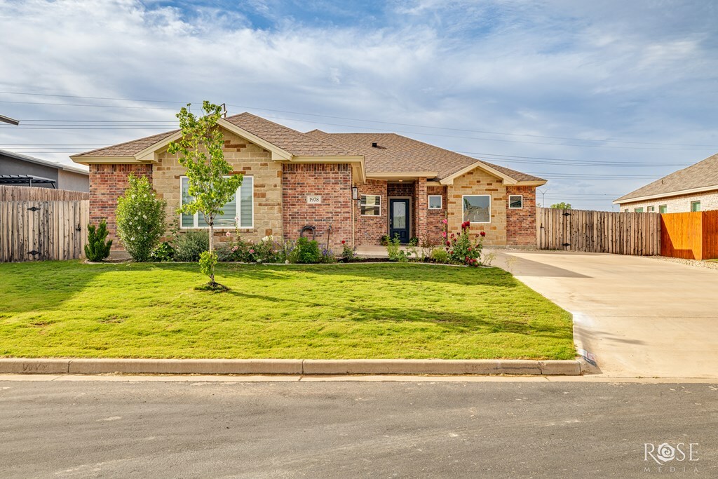 Property Photo: 1978 Colonial Dr TX 76904