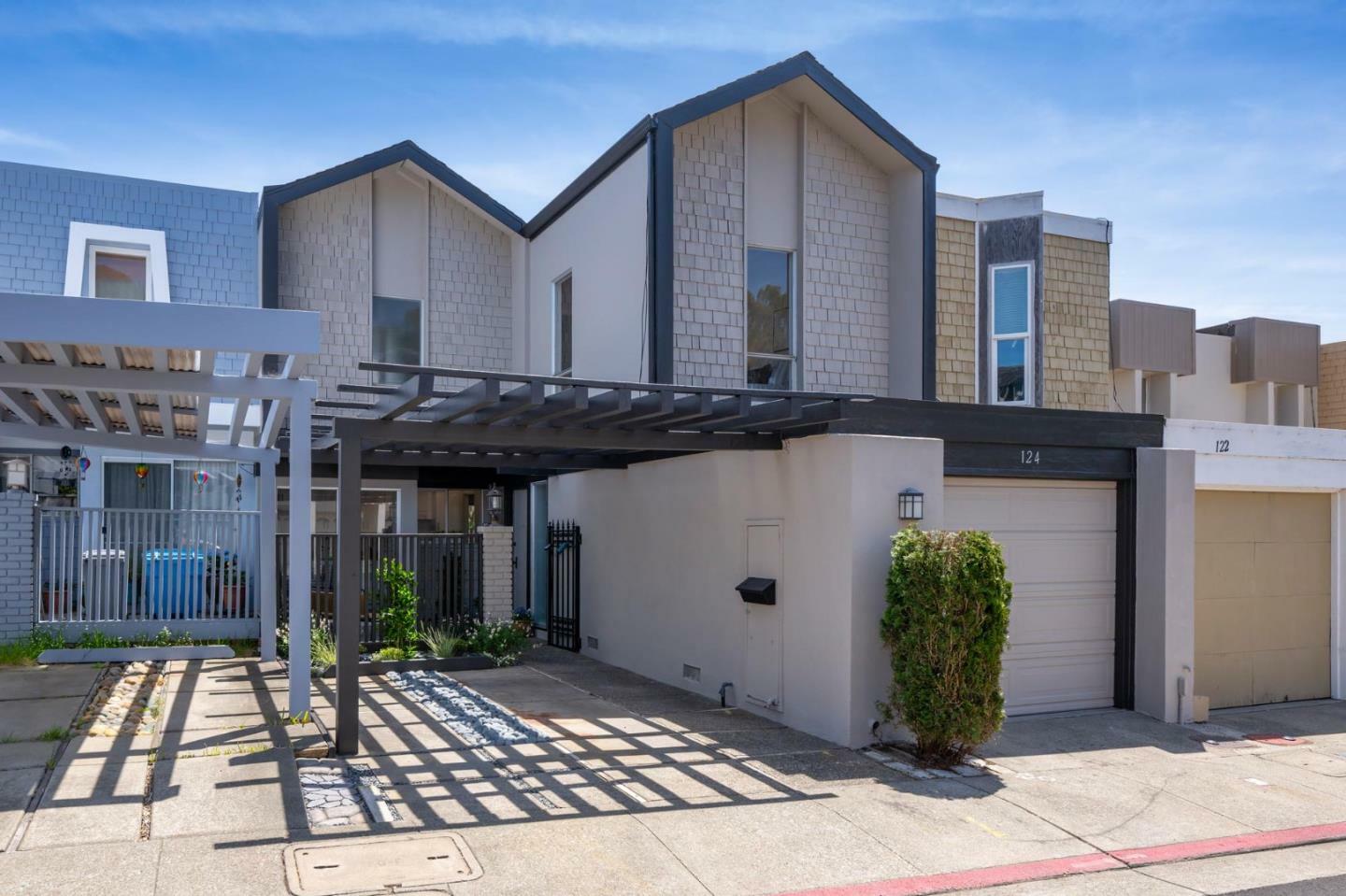 Property Photo: 124 Oxford Lane CA 94066