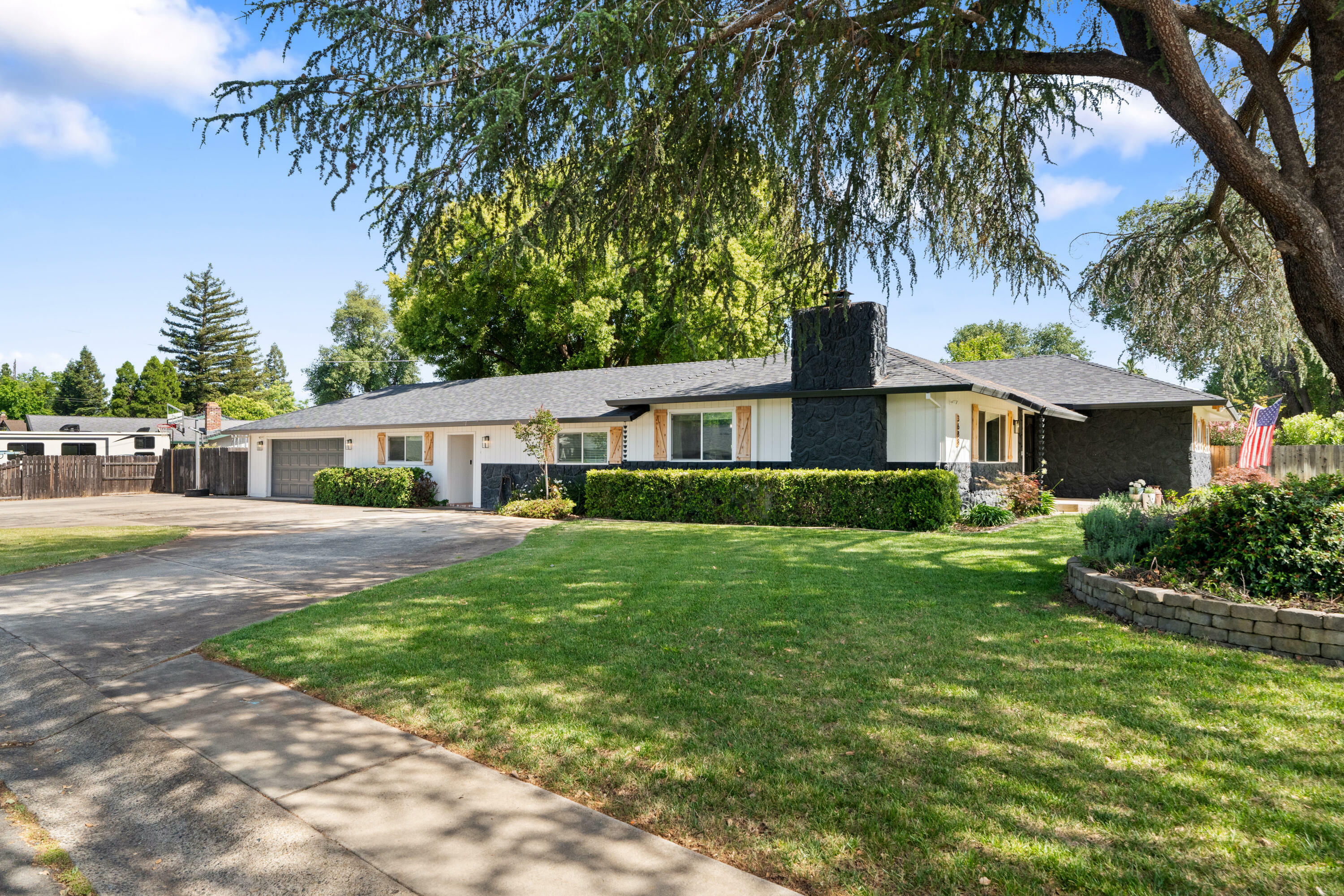 3689 Suzanne Way  Redding CA 96002 photo