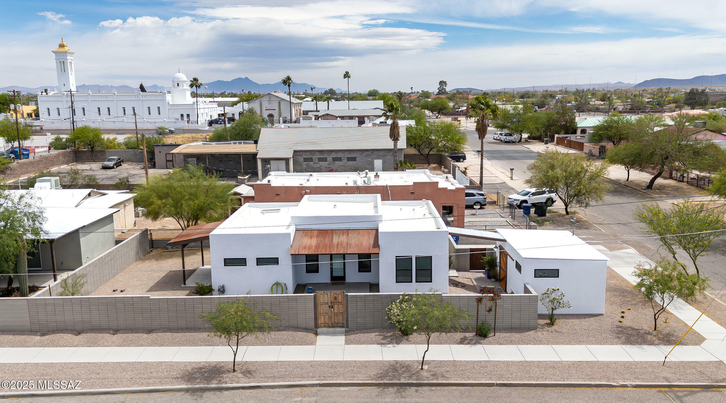 Property Photo: 1105 S 7th Avenue AZ 85701