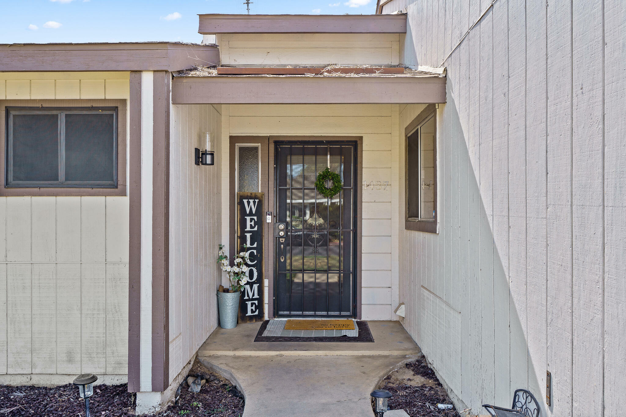 Property Photo: 1437 W Walnut Avenue CA 93277