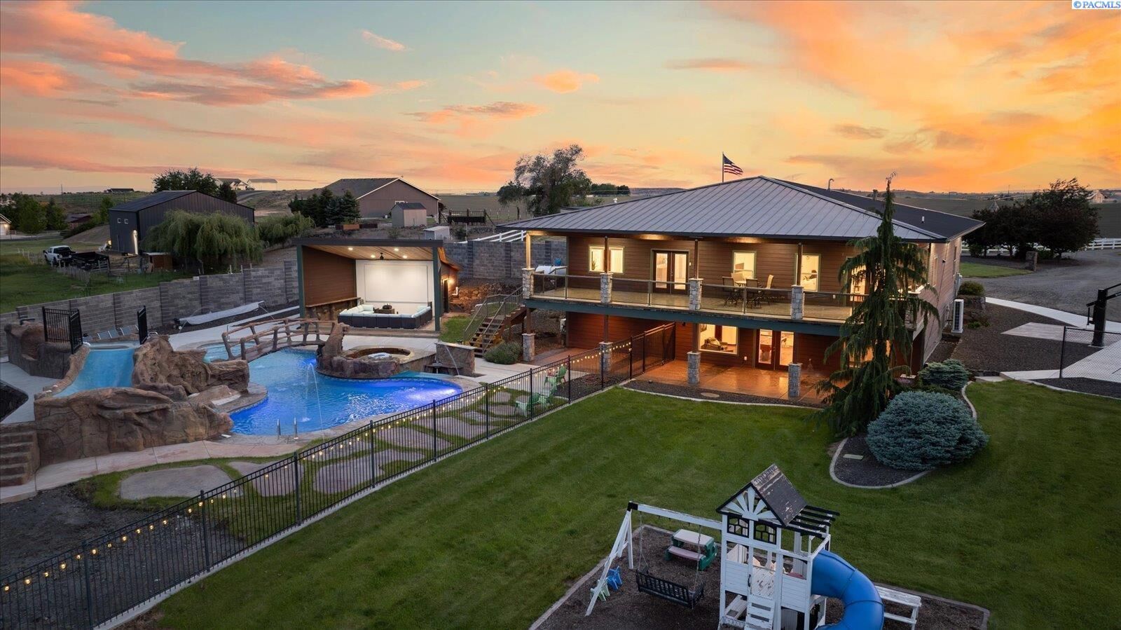 Property Photo: 508 Hill Dr WA 99330