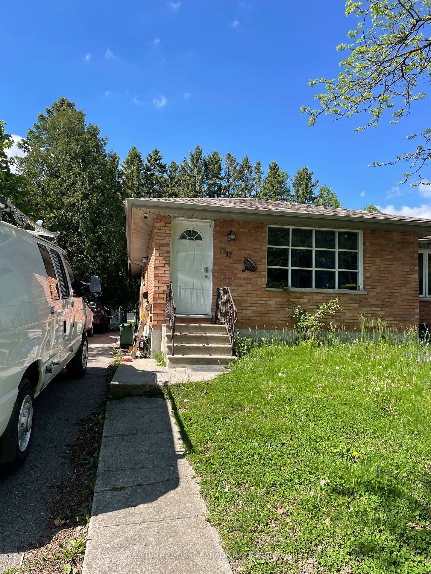 Property Photo:  1217 Victoria Drive Upper  ON N5Y 4E3 