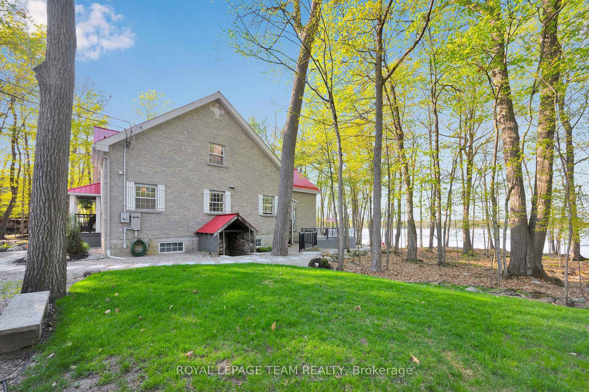 Property Photo: 270 Morris Island Drive ON K7S 3G7