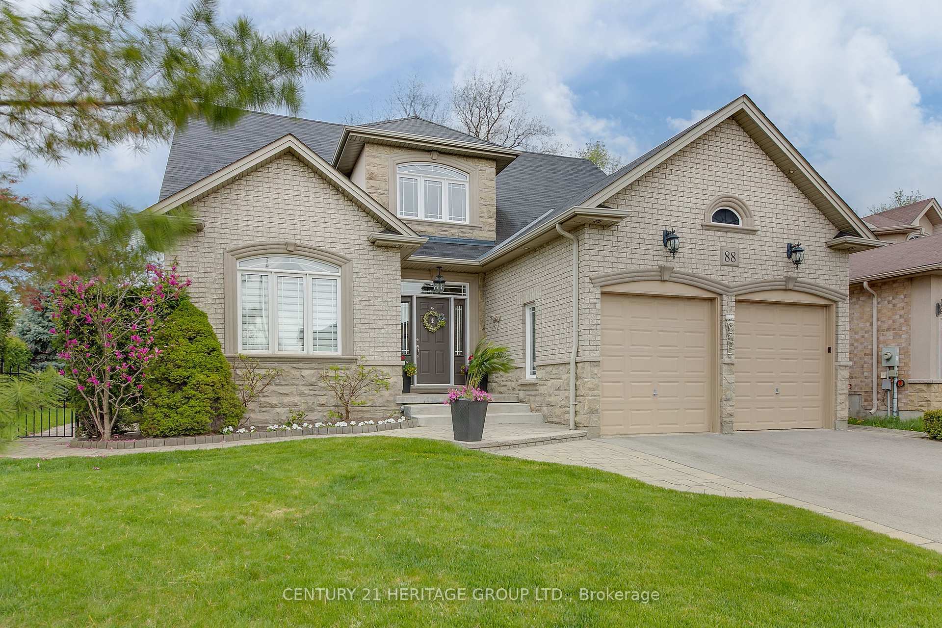 88 Wyman Crescent  Bradford West Gwillimbury ON L3Z 3J7 photo