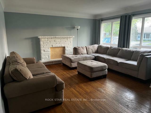 Property Photo: 121 Jacobson Avenue ON L2T 3A6