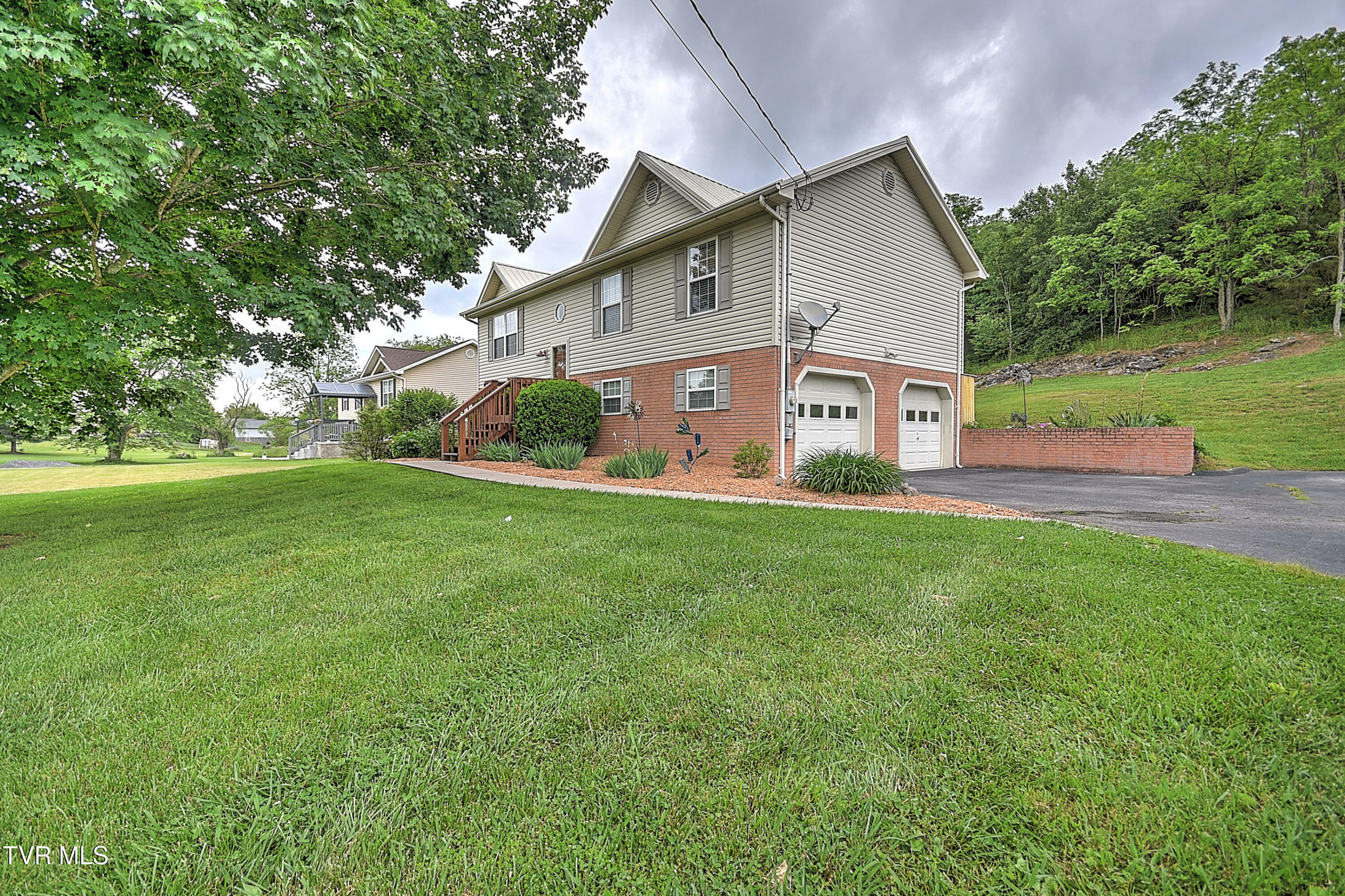 Property Photo: 231 Maple Ridge Drive TN 37659