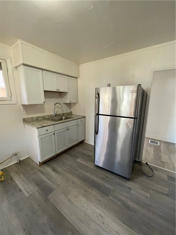 Property Photo: 1818 Kenneth Ave PA 15068