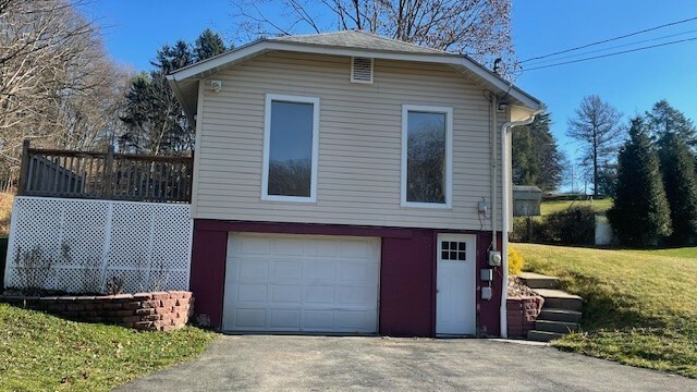 Property Photo: 2601 1/2 Elgro Road PA 15044