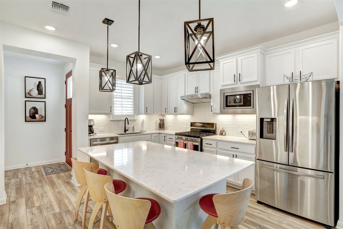 Property Photo: 102 Bristol Cove TX 78633