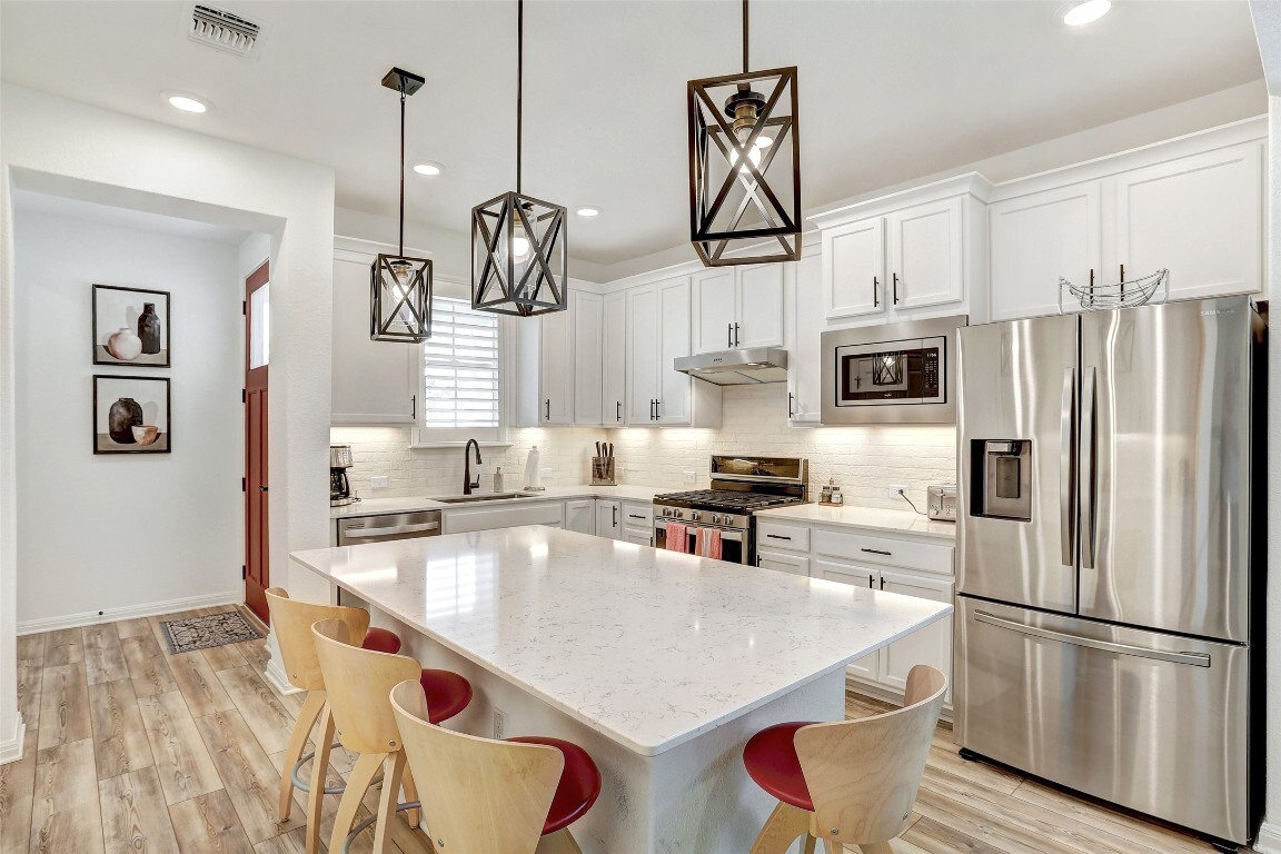 Property Photo: 102 Bristol Cove TX 78633