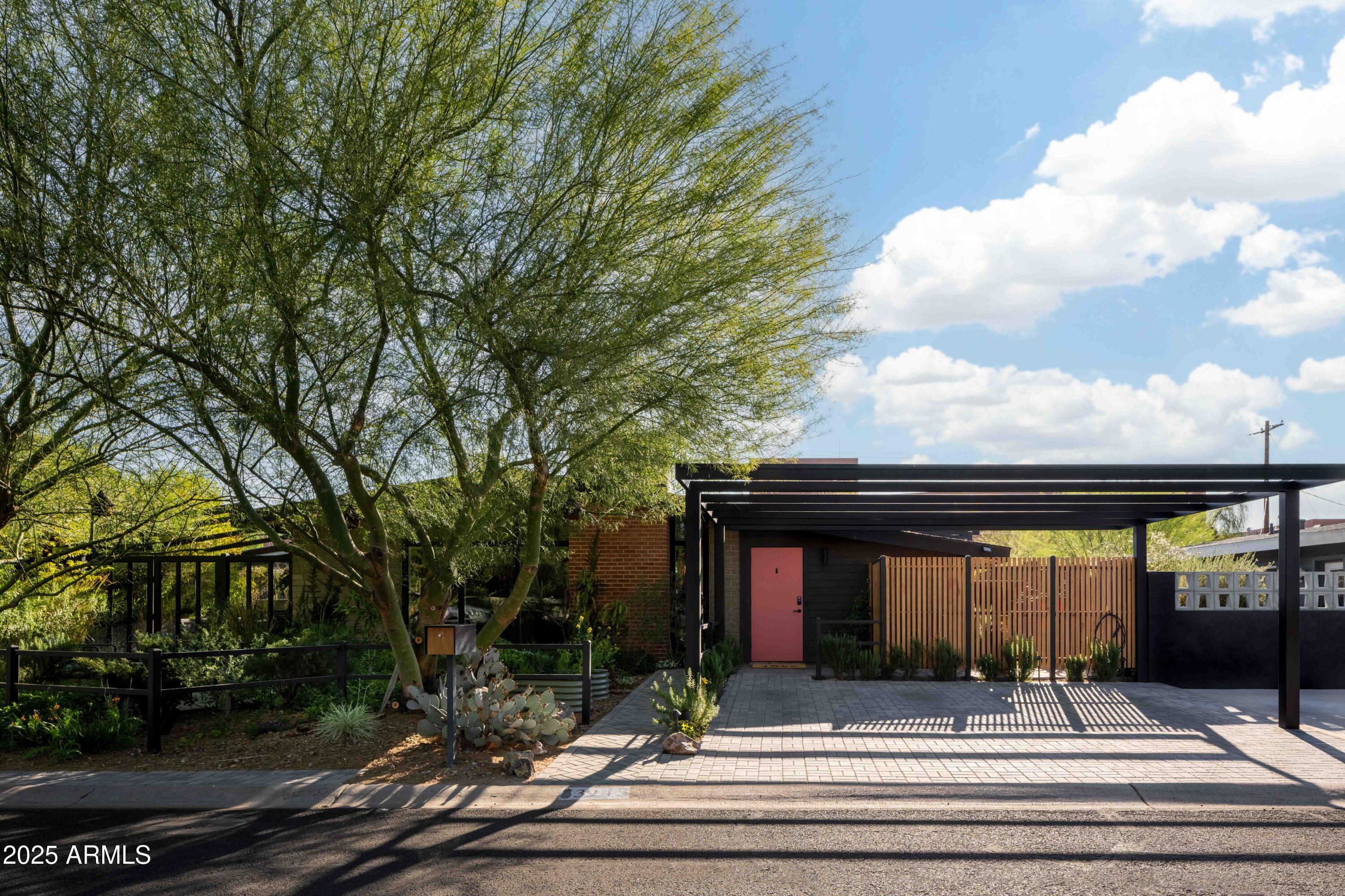 3943 N 45th Place  Phoenix AZ 85018 photo