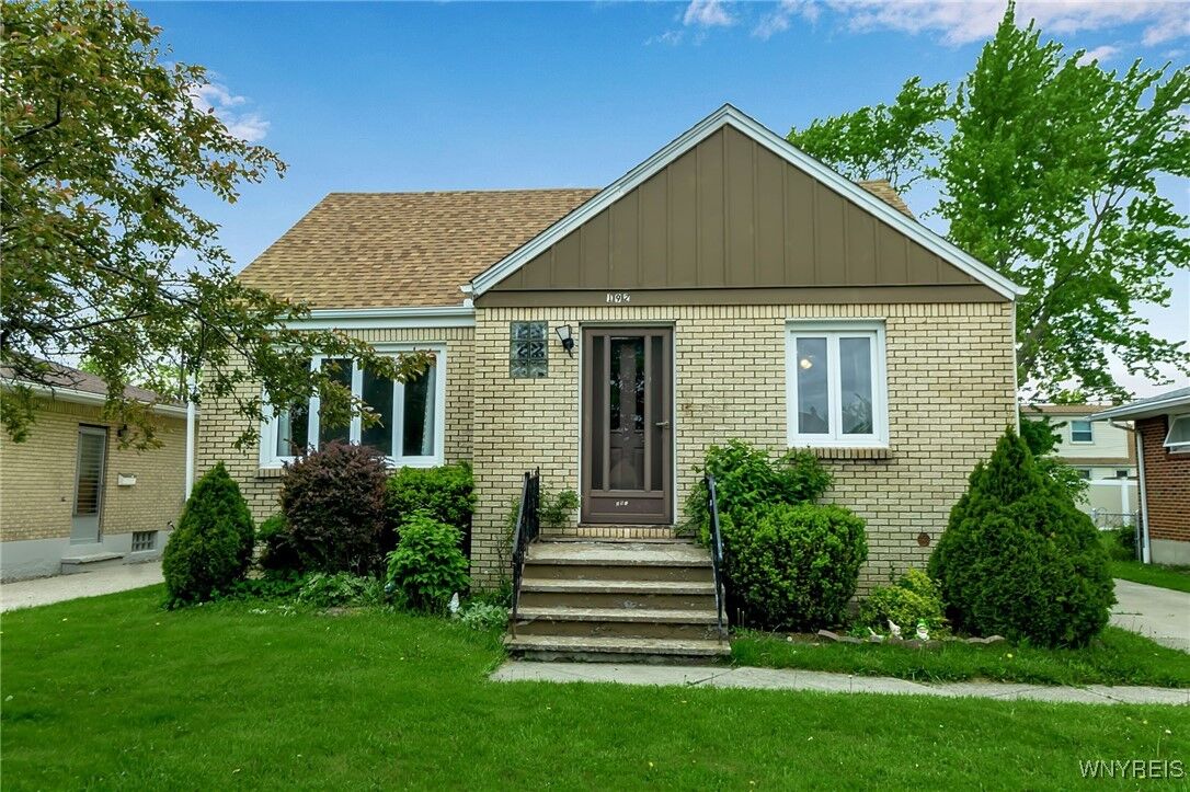 Property Photo:  192 Diane Drive  NY 14225 